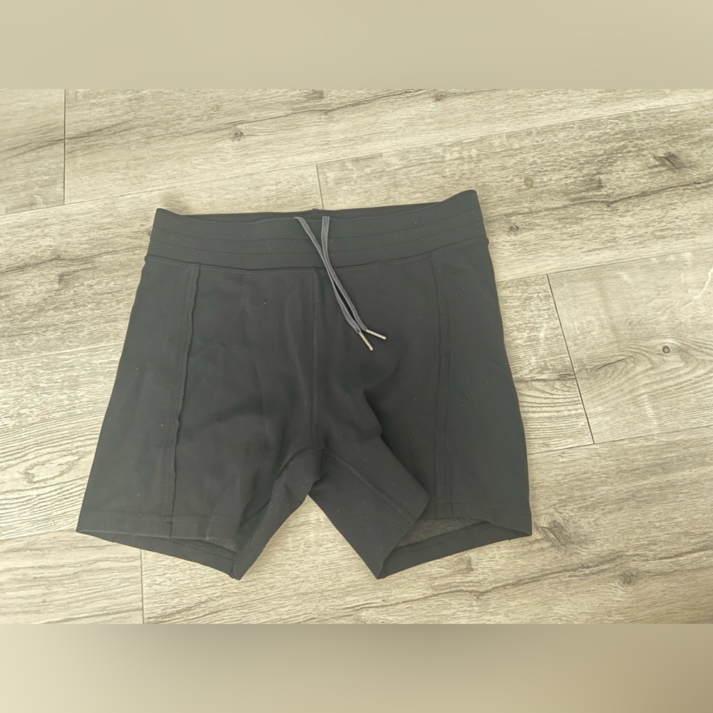 Lululemon Men’s Black Athletic fitted Yoga Shorts Rare sz Medium